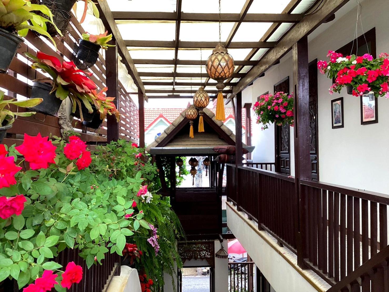 Ratchiangsaen Flora House Otel Chiang Mai Dış mekan fotoğraf