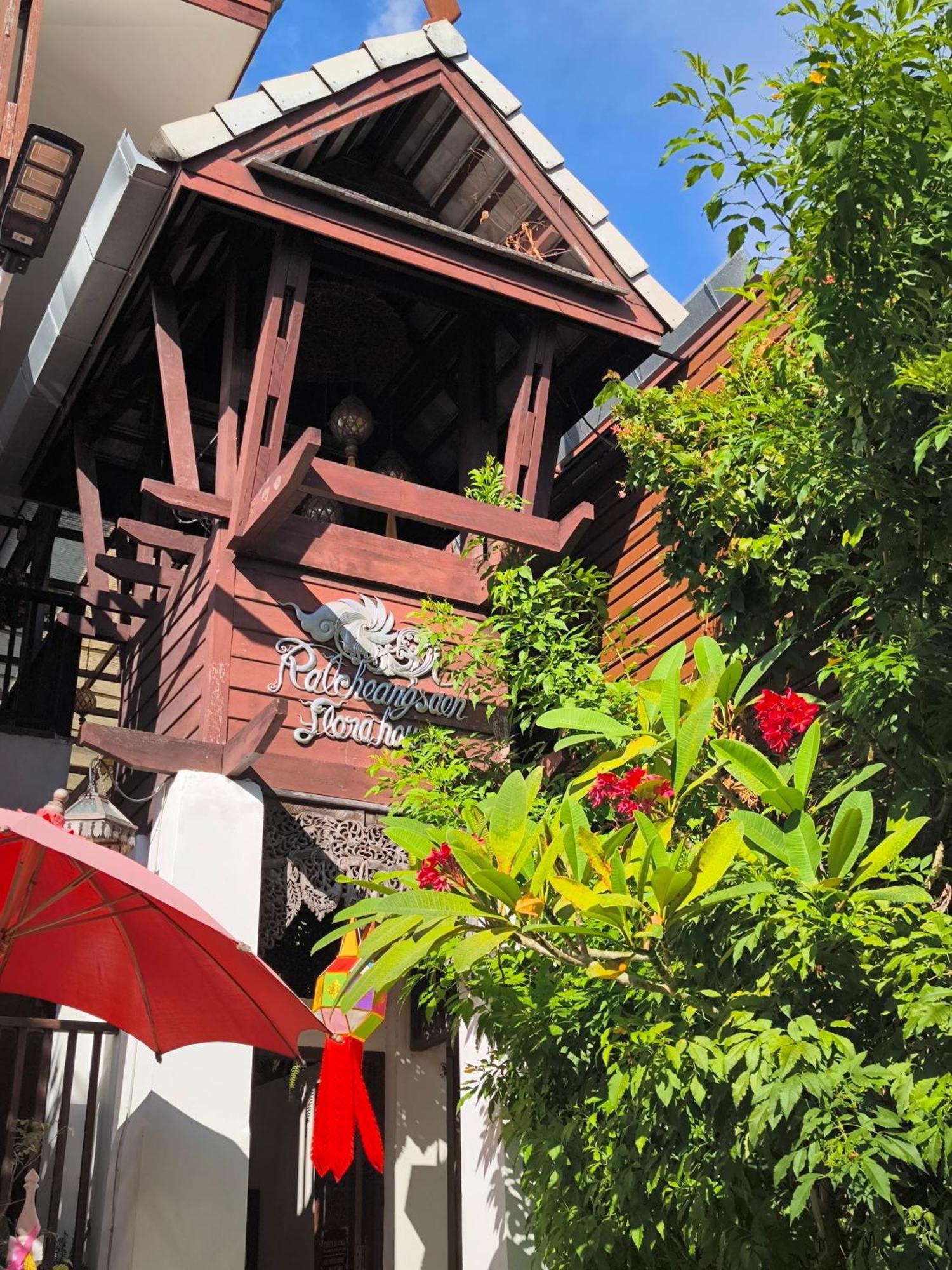 Ratchiangsaen Flora House Otel Chiang Mai Dış mekan fotoğraf