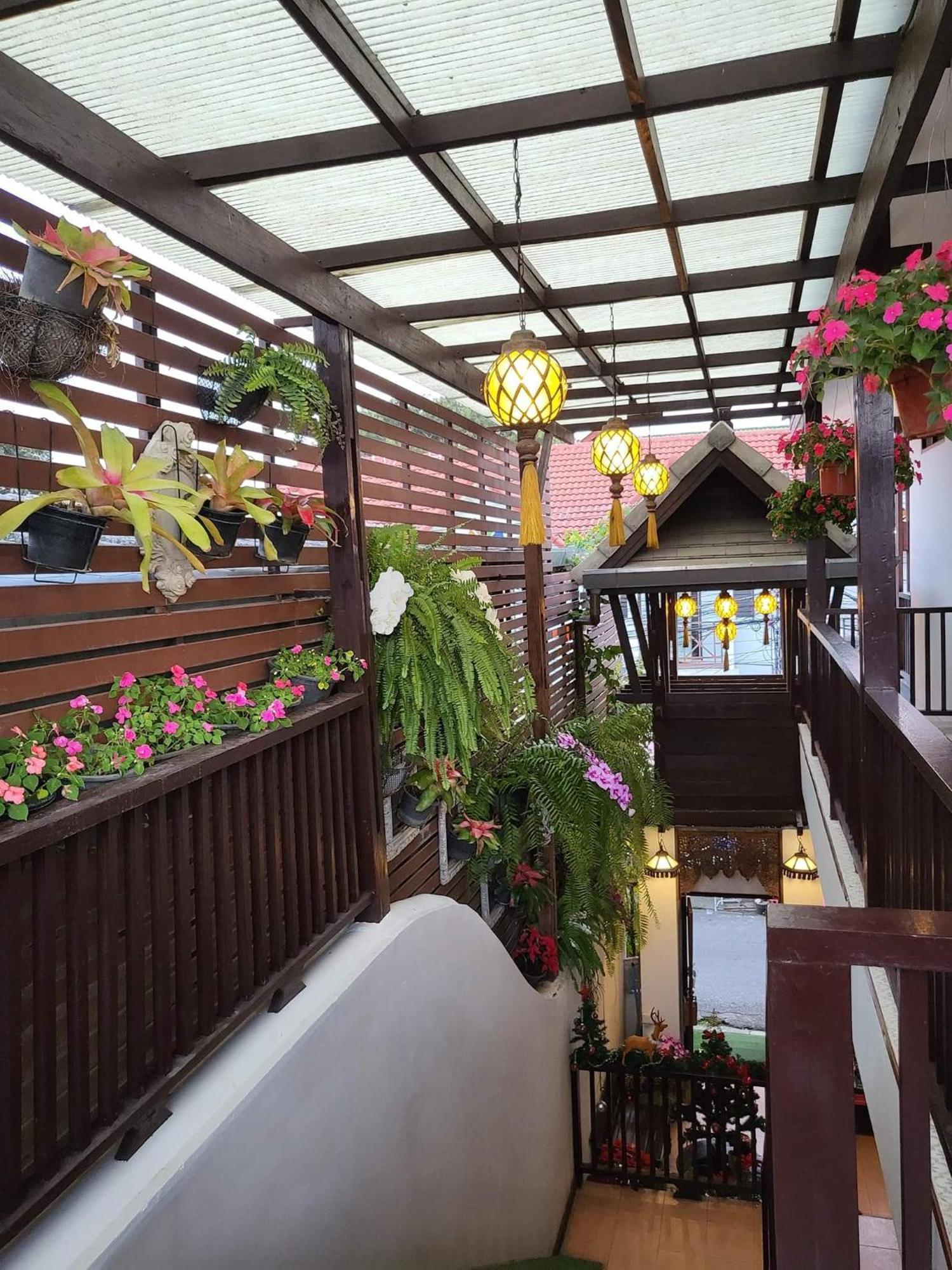 Ratchiangsaen Flora House Otel Chiang Mai Dış mekan fotoğraf