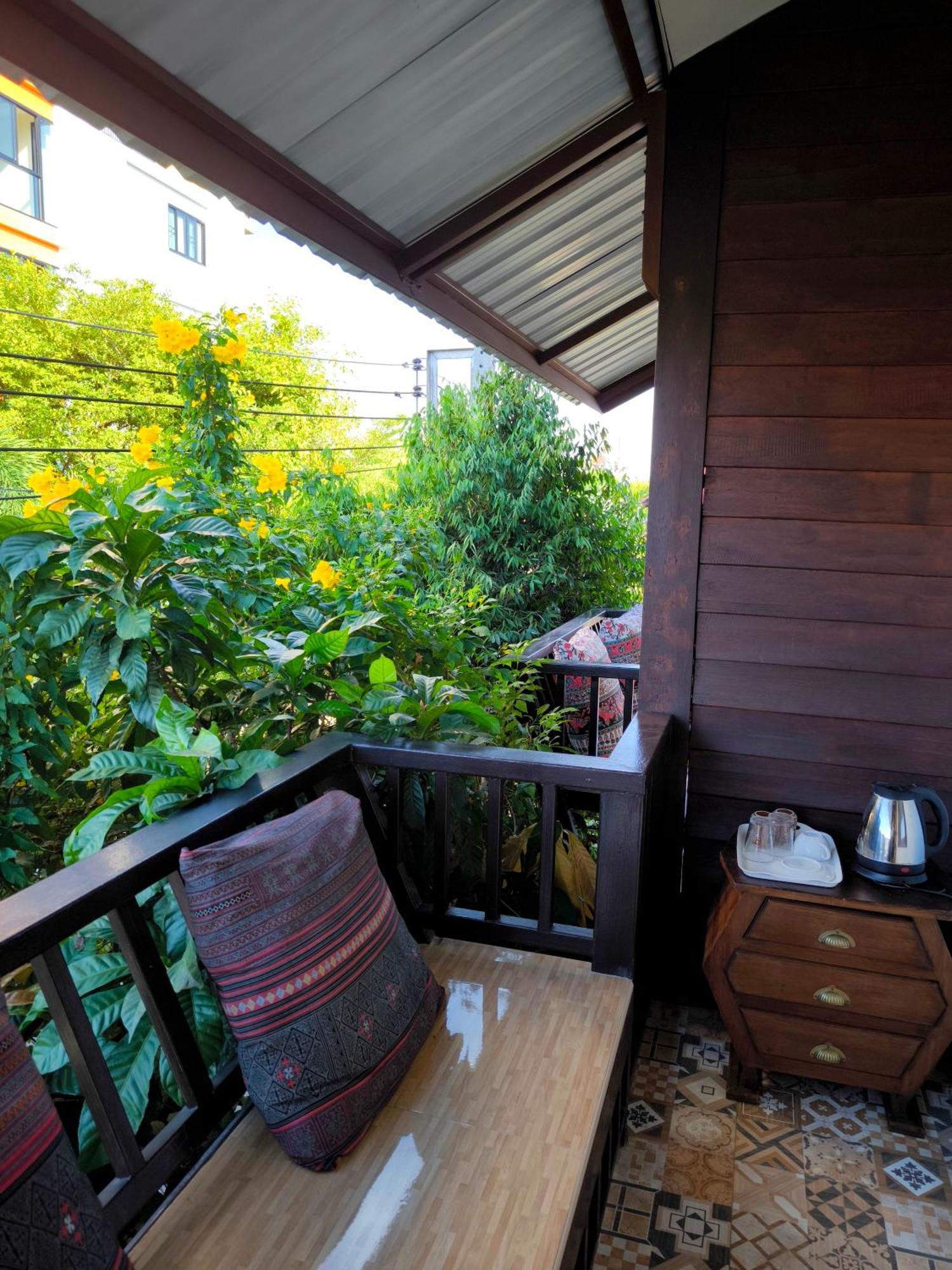 Ratchiangsaen Flora House Otel Chiang Mai Dış mekan fotoğraf