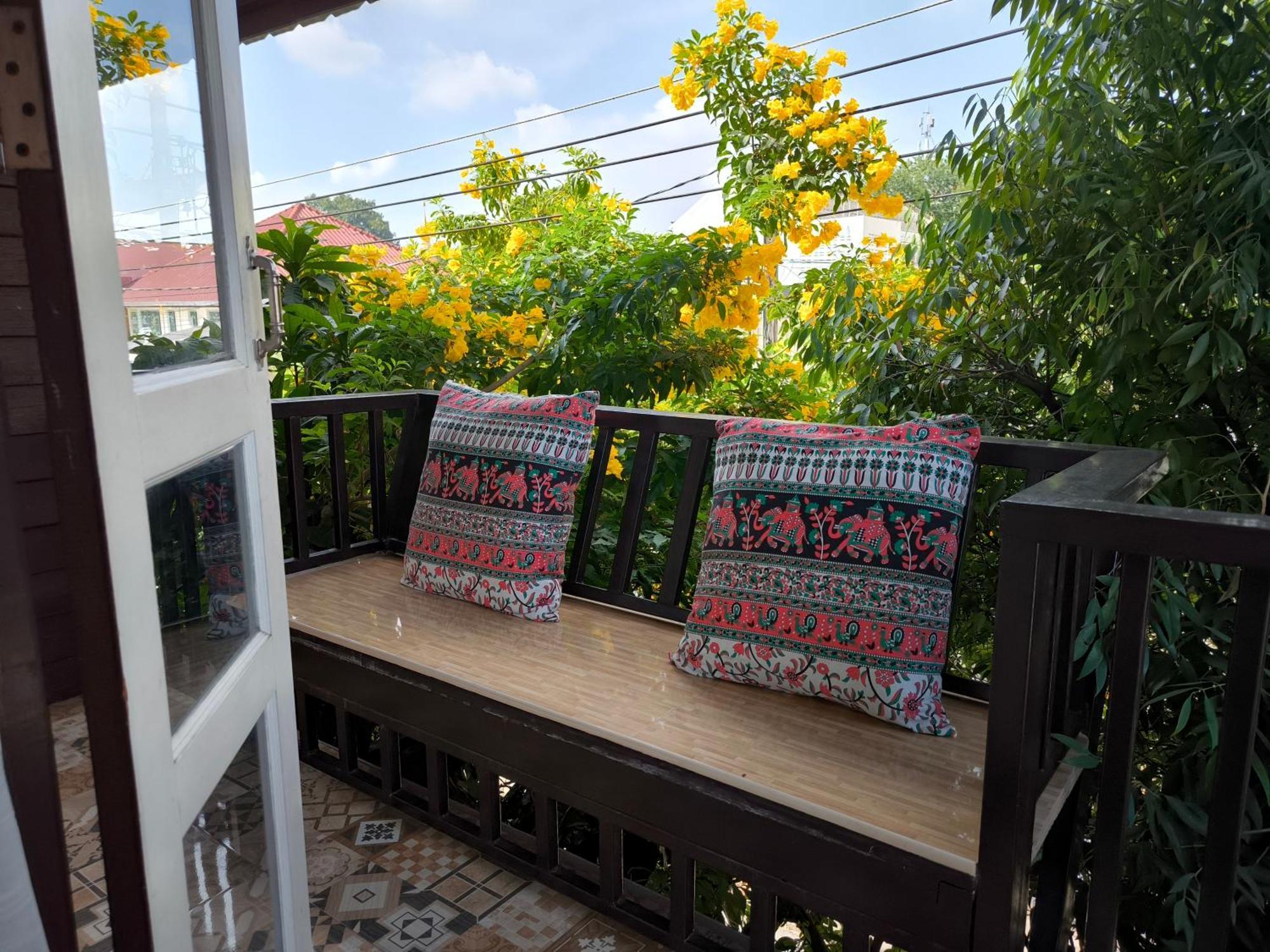 Ratchiangsaen Flora House Otel Chiang Mai Dış mekan fotoğraf