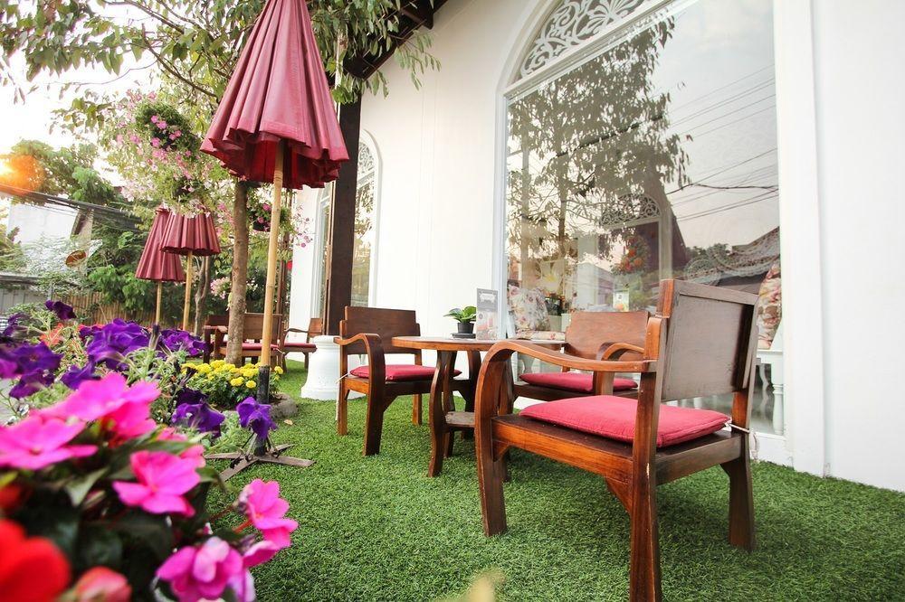 Ratchiangsaen Flora House Otel Chiang Mai Dış mekan fotoğraf