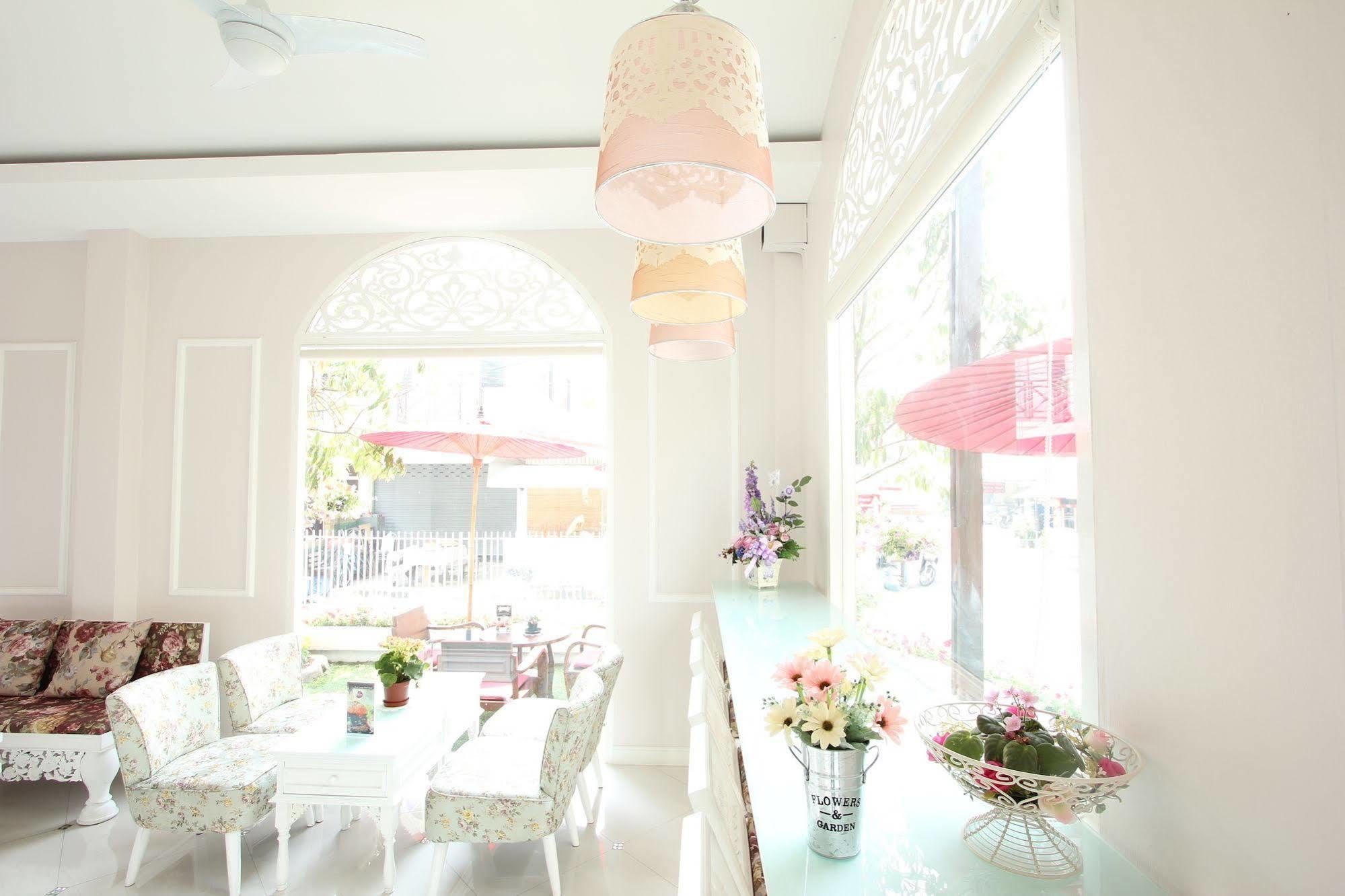 Ratchiangsaen Flora House Otel Chiang Mai Dış mekan fotoğraf